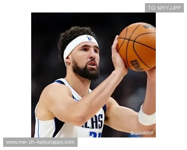 东契奇突破转身后仰命中，独行侠持续发力